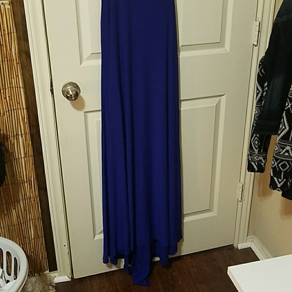 Dresses - Picture 2 of 4